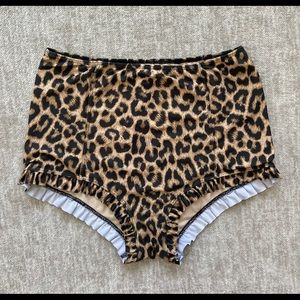 Large Kortni Jeane Oversized Cheetah All Ruffled Up